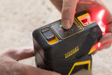 Πίνακας χειρισμού του αλφαδιού laser STANLEY FATMAX FMHT1-77415 με ενεργή κόκκινη δέσμη