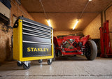Εργαλειοφόρος STANLEY με 5 συρτάρια μέσα σε συνεργείο δίπλα σε αυτοκίνητο