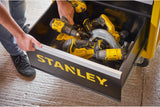 Βαθύ συρτάρι του εργαλειοφόρου STANLEY γεμάτο ηλεκτρικά εργαλεία